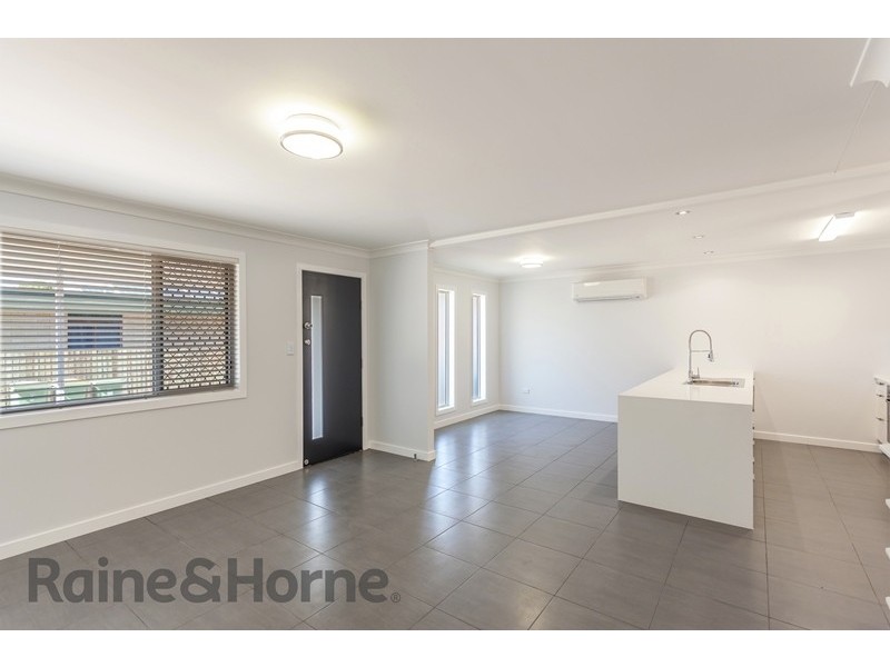1/1 Raftery Street, Centenary Heights QLD 4350