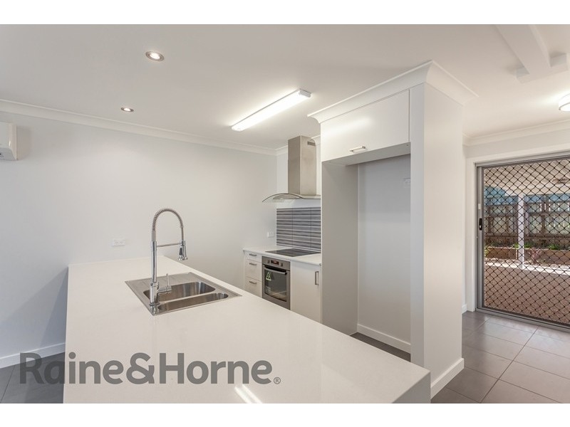 1/1 Raftery Street, Centenary Heights QLD 4350