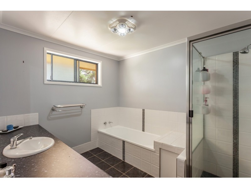 19 Farr Street, Kearneys Spring QLD 4350
