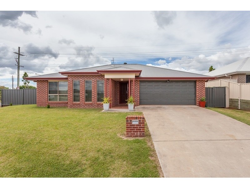 1 Grandslam Street, Glenvale QLD 4350