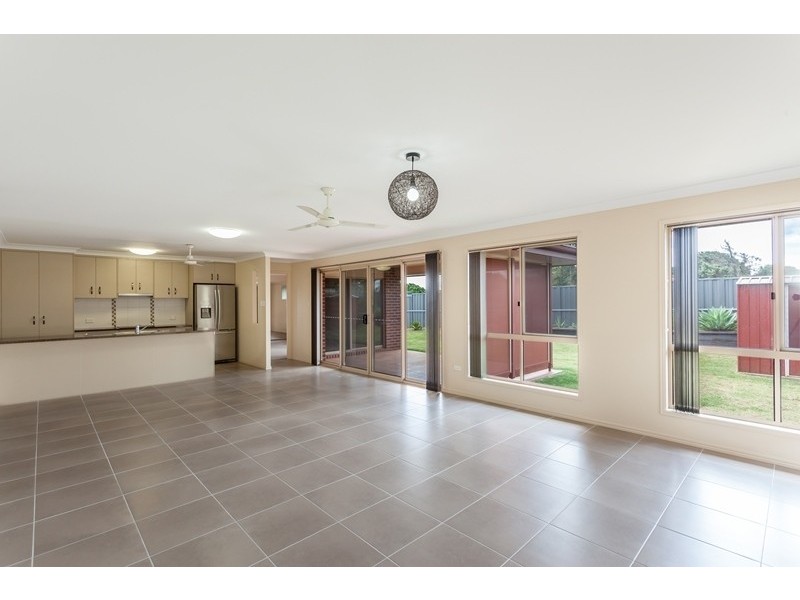 1 Grandslam Street, Glenvale QLD 4350