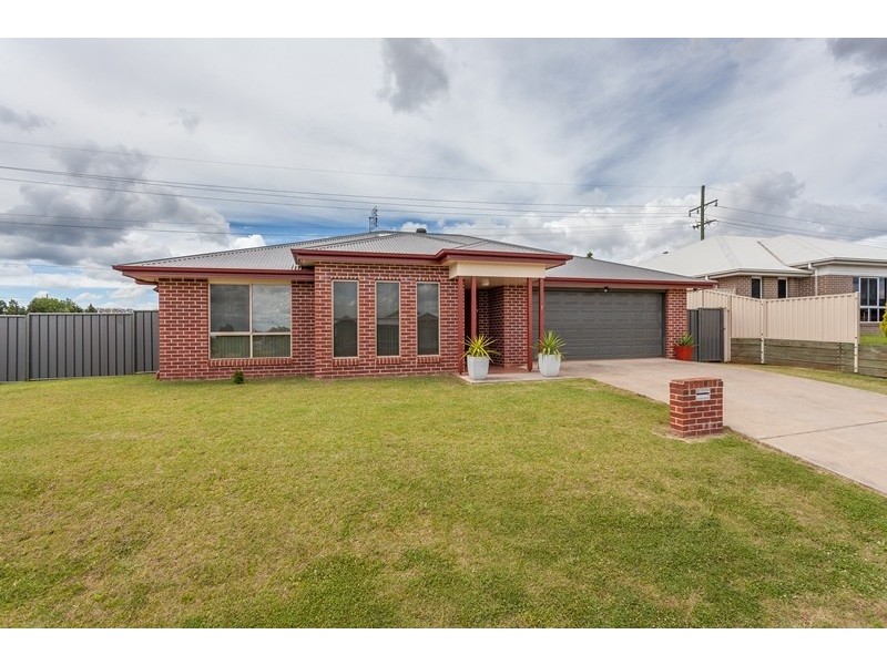 1 Grandslam Street, Glenvale QLD 4350