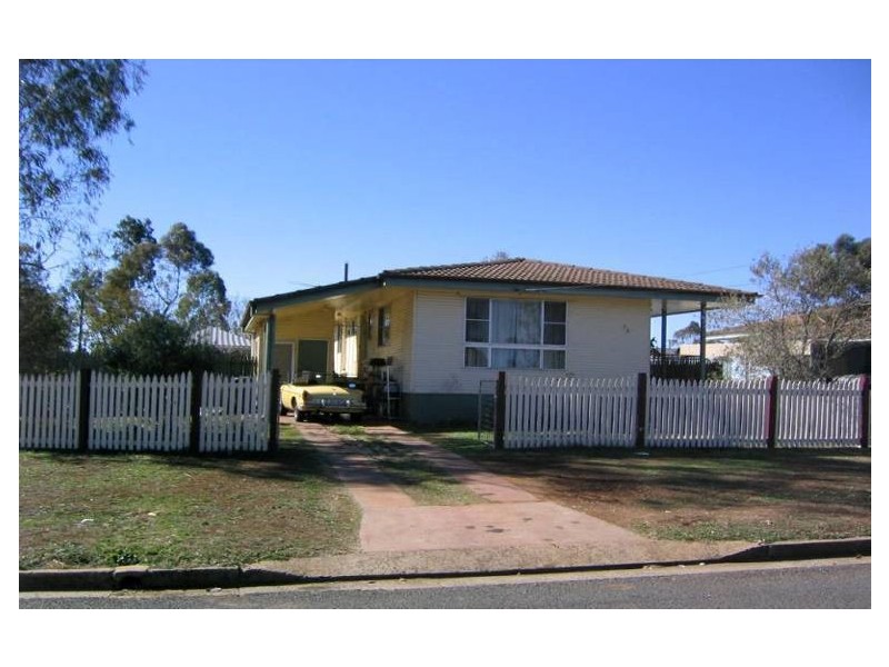 32 Milligan Street, Oakey QLD 4401