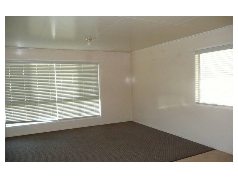 32 Milligan Street, Oakey QLD 4401