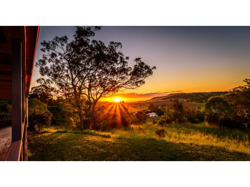 4 Moseley Road, Glencoe QLD 4352