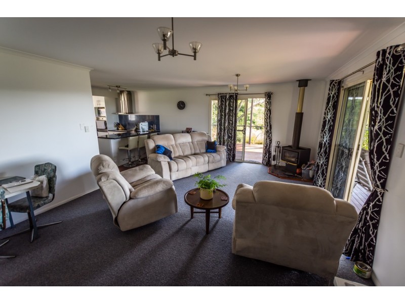 4 Moseley Road, Glencoe QLD 4352