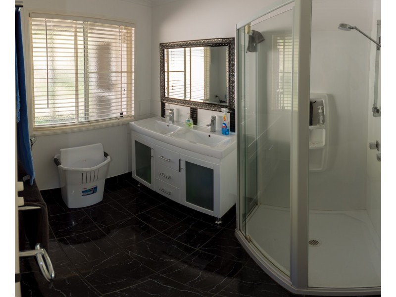 4 Moseley Road, Glencoe QLD 4352