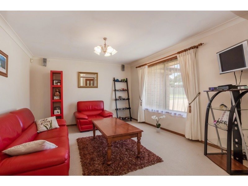 11 Chelwyn Street, Middle Ridge QLD 4350