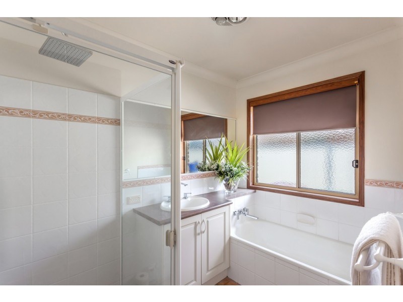 11 Chelwyn Street, Middle Ridge QLD 4350