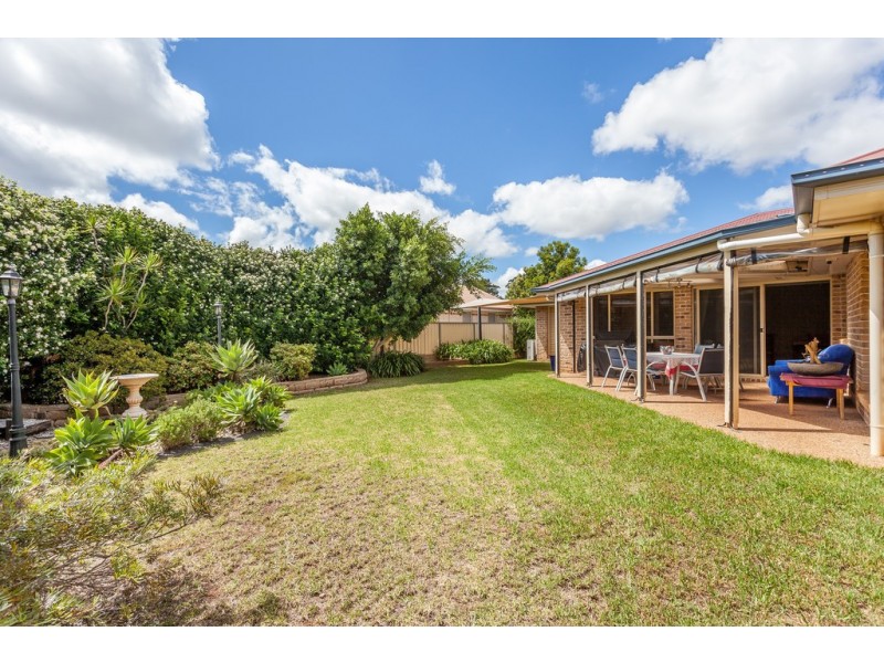 11 Chelwyn Street, Middle Ridge QLD 4350