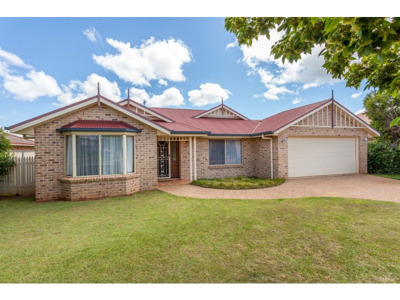 11 Chelwyn Street, Middle Ridge QLD 4350