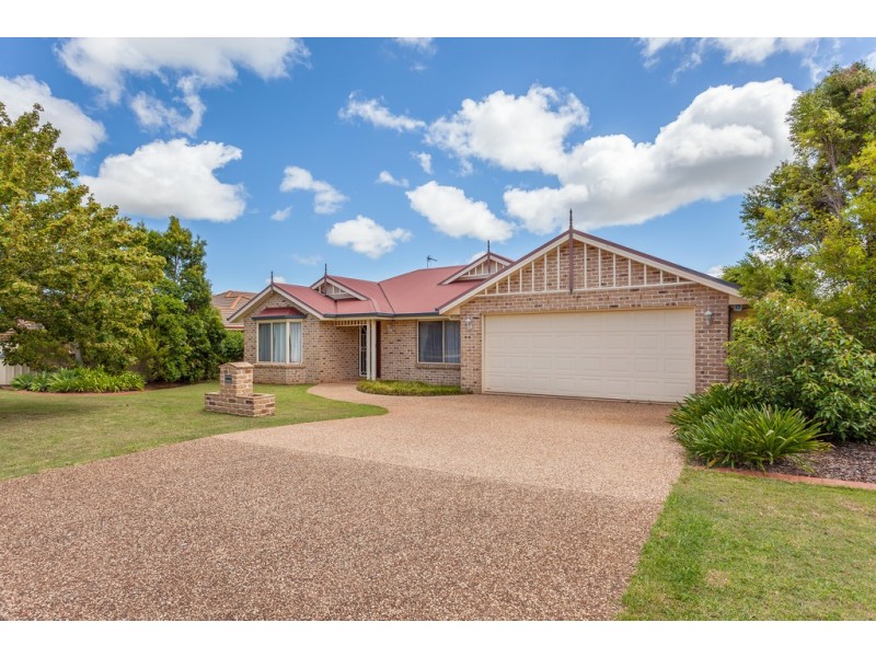 11 Chelwyn Street, Middle Ridge QLD 4350