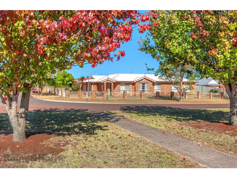 1 Glover Close, Kearneys Spring QLD 4350