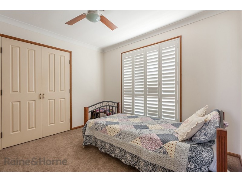 1 Glover Close, Kearneys Spring QLD 4350