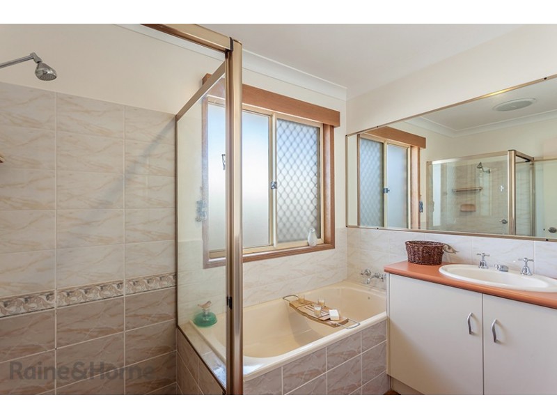 1 Glover Close, Kearneys Spring QLD 4350