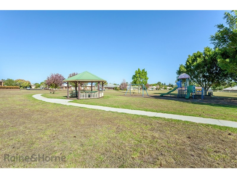1 Glover Close, Kearneys Spring QLD 4350