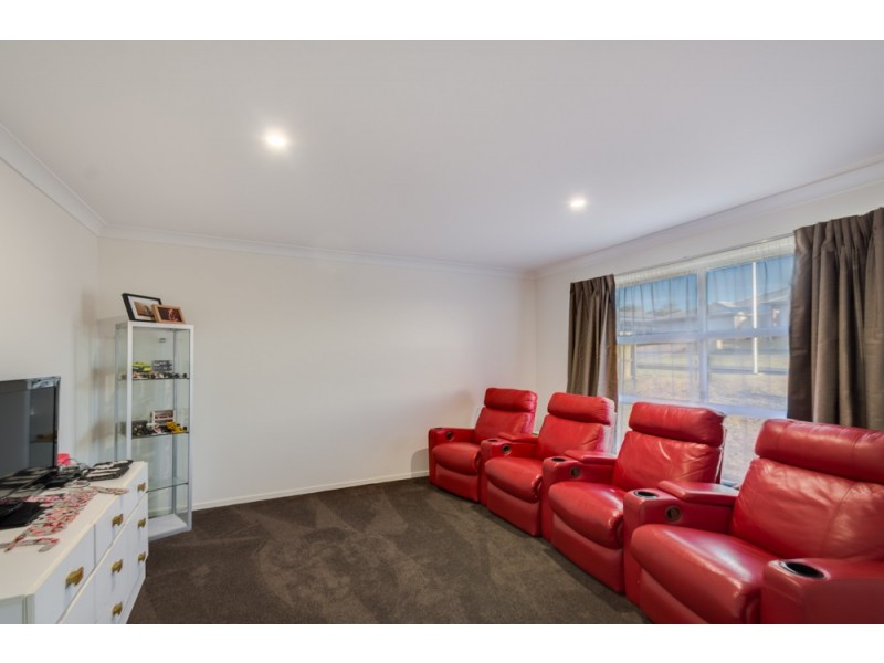 4 Maculan Crescent, Westbrook QLD 4350