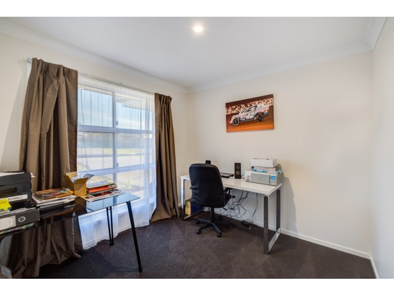 4 Maculan Crescent, Westbrook QLD 4350