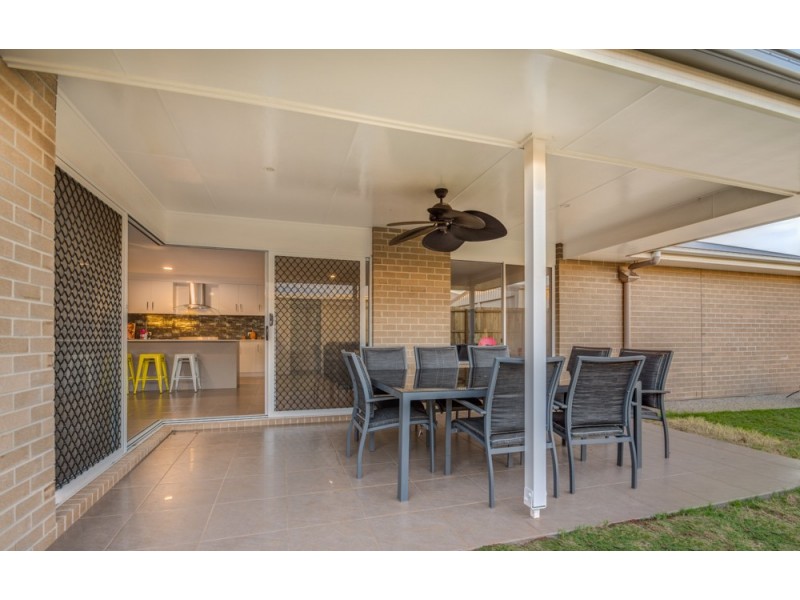 4 Maculan Crescent, Westbrook QLD 4350