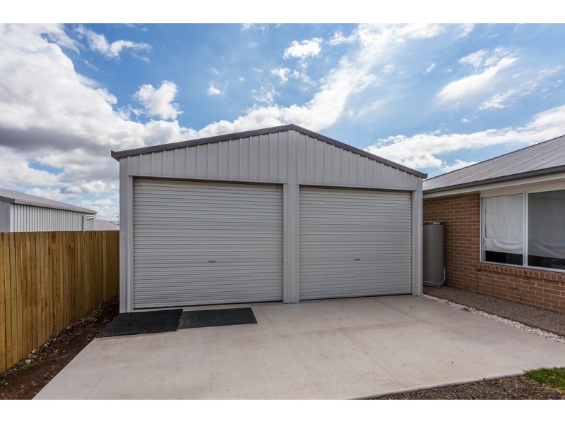 4 Maculan Crescent, Westbrook QLD 4350