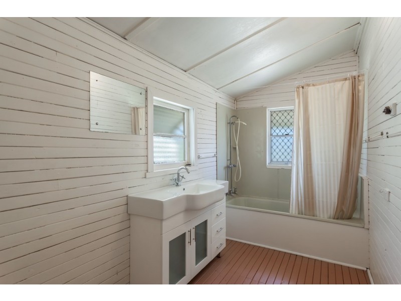 52 Isaac Street, North Toowoomba QLD 4350