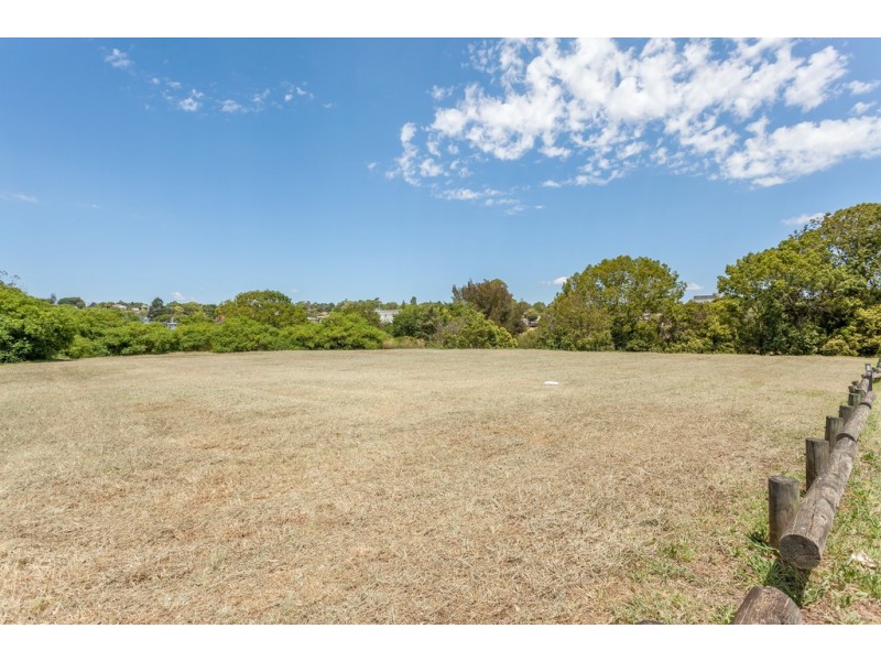 52 Isaac Street, North Toowoomba QLD 4350