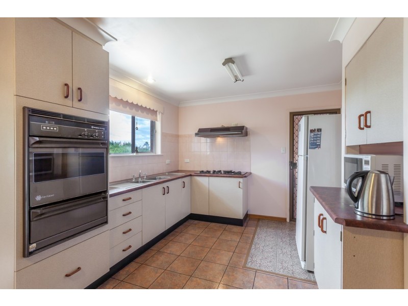 14 Mott Crescent, Rockville QLD 4350
