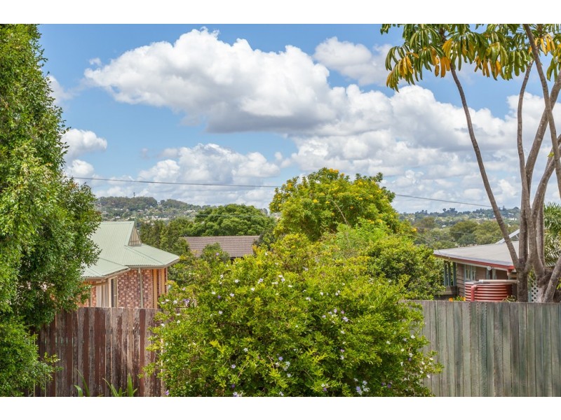 14 Mott Crescent, Rockville QLD 4350