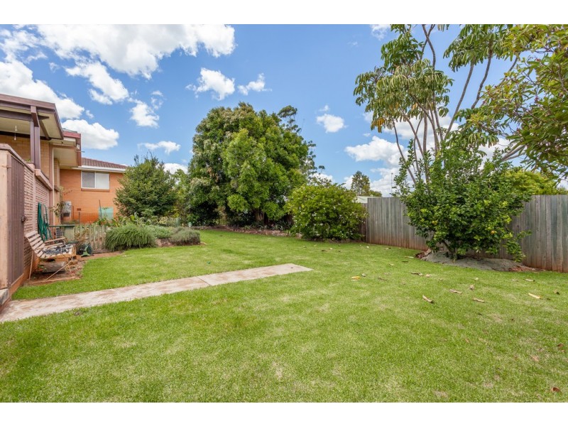 14 Mott Crescent, Rockville QLD 4350
