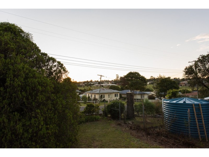 40 Gordon Avenue, Newtown QLD 4350