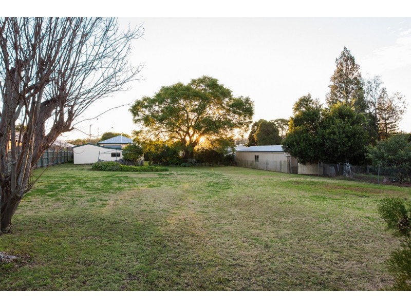 40 Gordon Avenue, Newtown QLD 4350