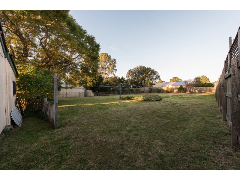 40 Gordon Avenue, Newtown QLD 4350