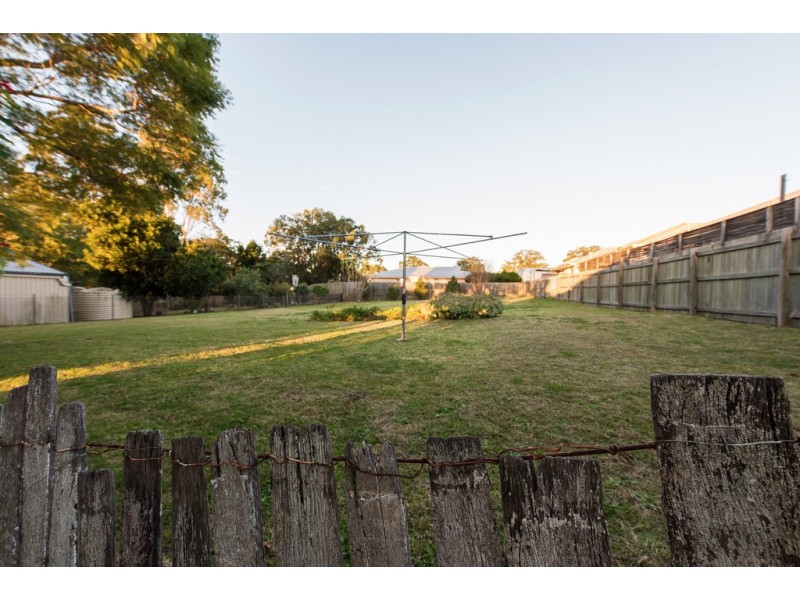 40 Gordon Avenue, Newtown QLD 4350