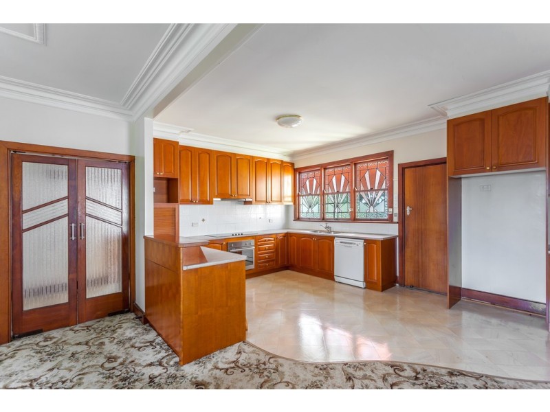 231 Campbell Street, Newtown QLD 4350