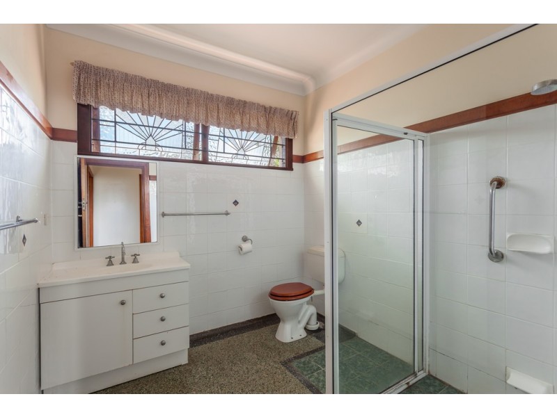 231 Campbell Street, Newtown QLD 4350