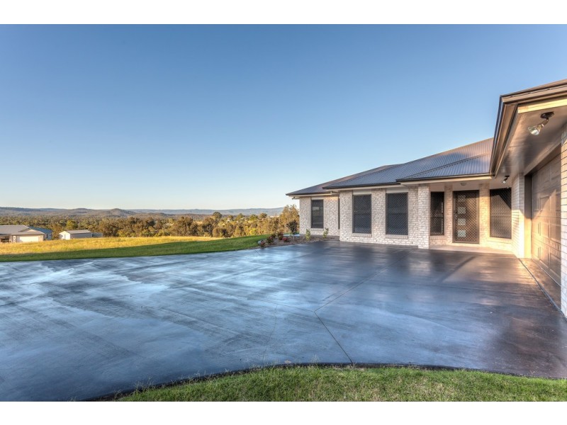 15 Dolleys Road, Withcott QLD 4352