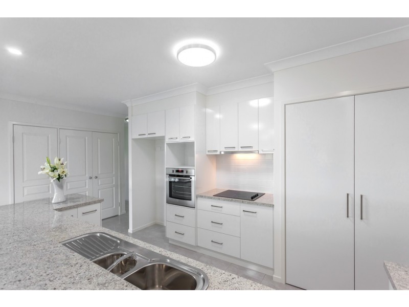 15 Dolleys Road, Withcott QLD 4352