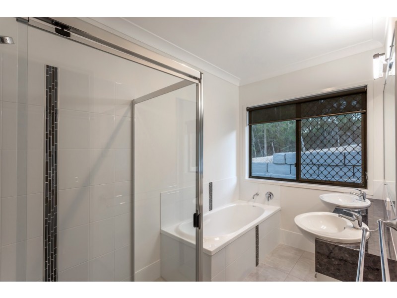 15 Dolleys Road, Withcott QLD 4352