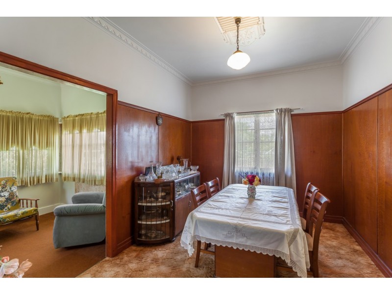 62 Geoffrey Street, Mount Lofty QLD 4350