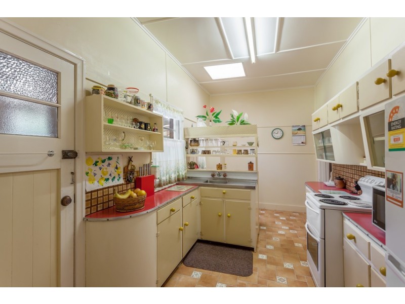 62 Geoffrey Street, Mount Lofty QLD 4350