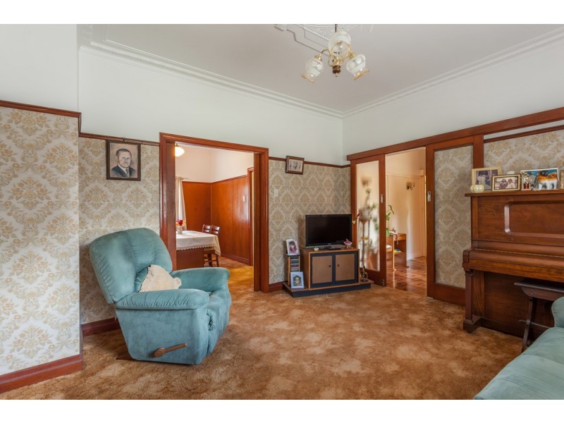 62 Geoffrey Street, Mount Lofty QLD 4350