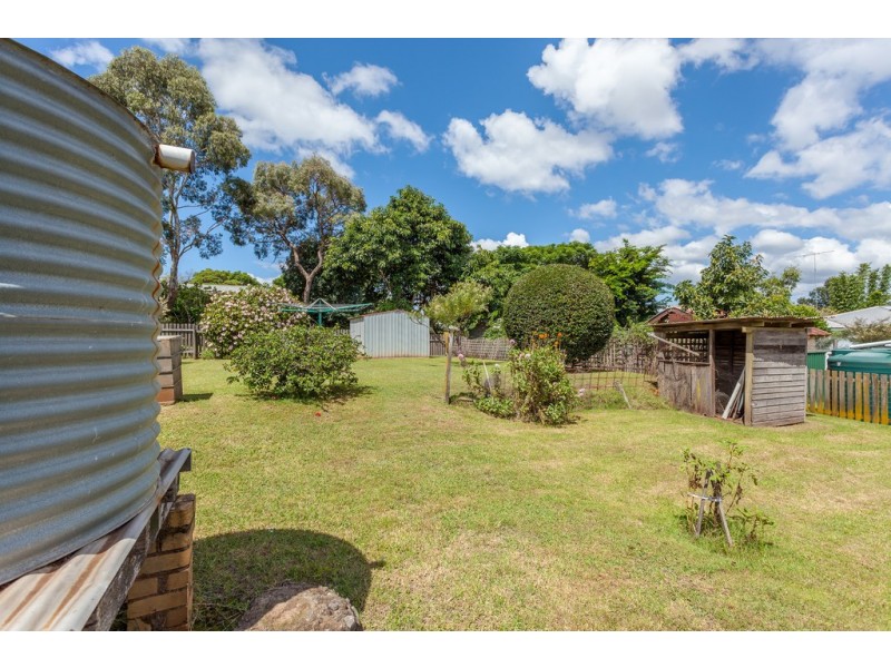 62 Geoffrey Street, Mount Lofty QLD 4350