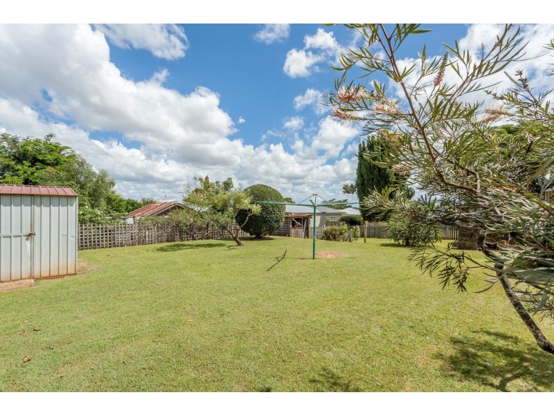62 Geoffrey Street, Mount Lofty QLD 4350