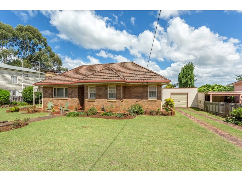 62 Geoffrey Street, Mount Lofty QLD 4350