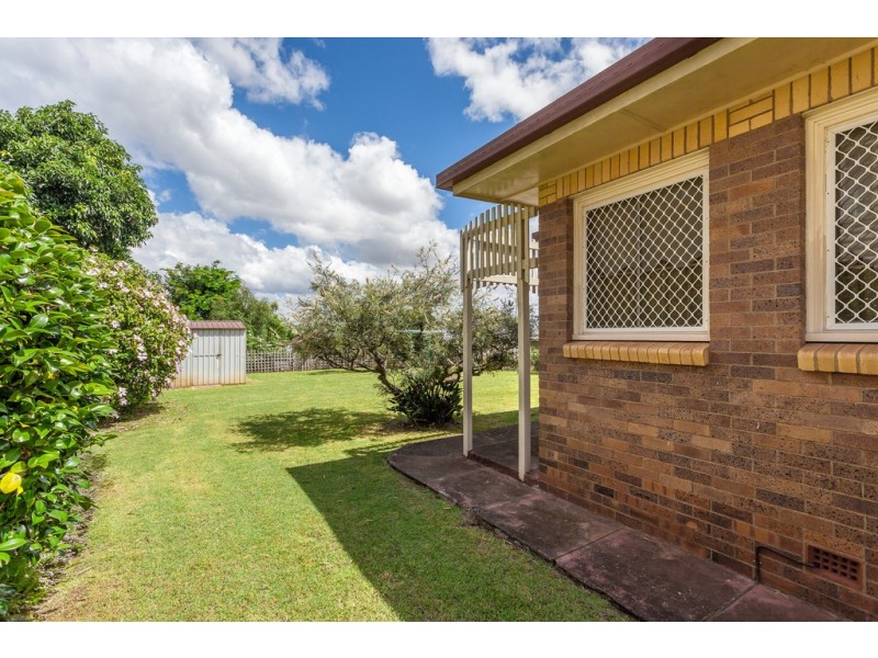62 Geoffrey Street, Mount Lofty QLD 4350