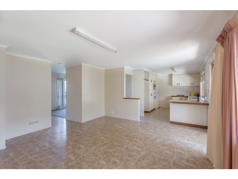 33 Liquidambar Street, Glenvale QLD 4350