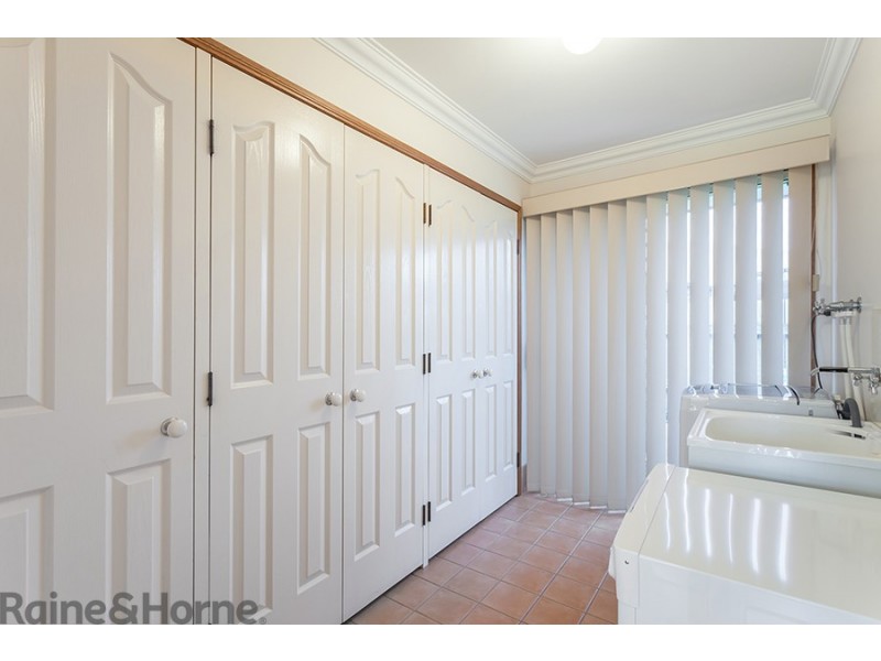 17 Prime Minister Drive, Middle Ridge QLD 4350