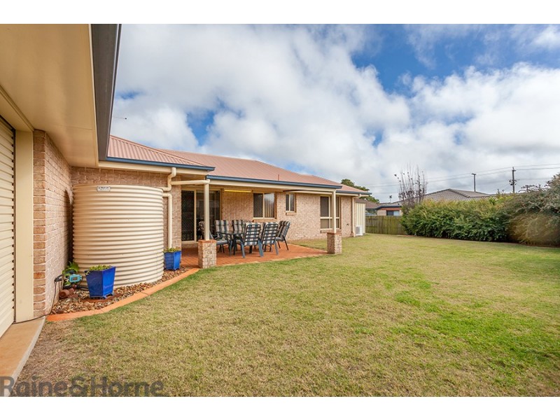 17 Prime Minister Drive, Middle Ridge QLD 4350