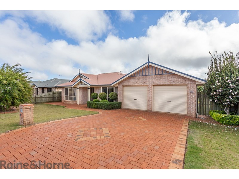 17 Prime Minister Drive, Middle Ridge QLD 4350