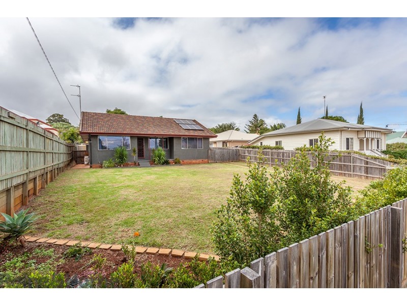 330A Hume Street, Centenary Heights QLD 4350